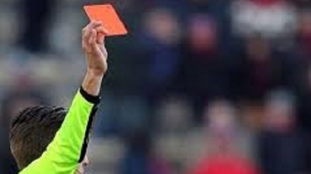 Cartellino rosso alle polemiche