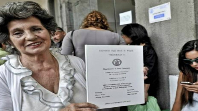 Fotografia della laurea della donna