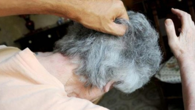 Violenza occulta ai danni degli anziani