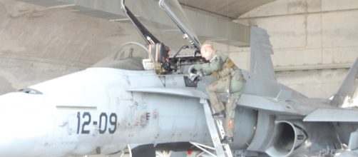 &iexcl;&iexcl;&iexcl;ALERTA!!! Embarcar en el caza de inmediato.