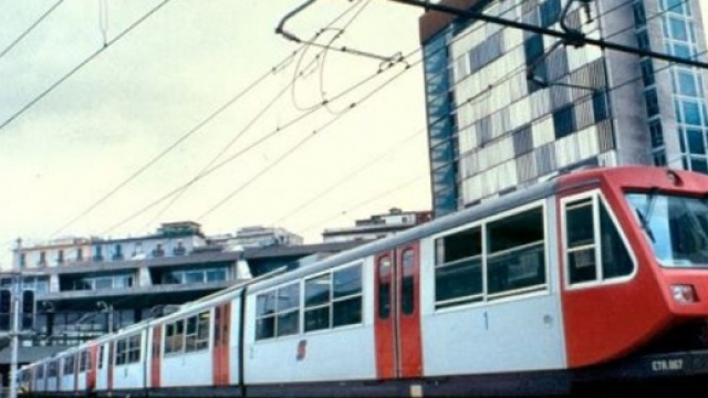 Bacoli treno deraglia dai binari
