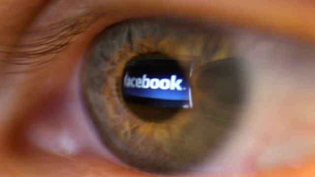 Facebook come la droga: influenza il cervello