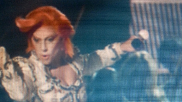 Lady Gaga durante il tributo a Bowie ai Grammy.