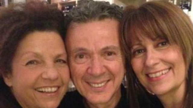 Pupo insieme alla moglie e all'amante.