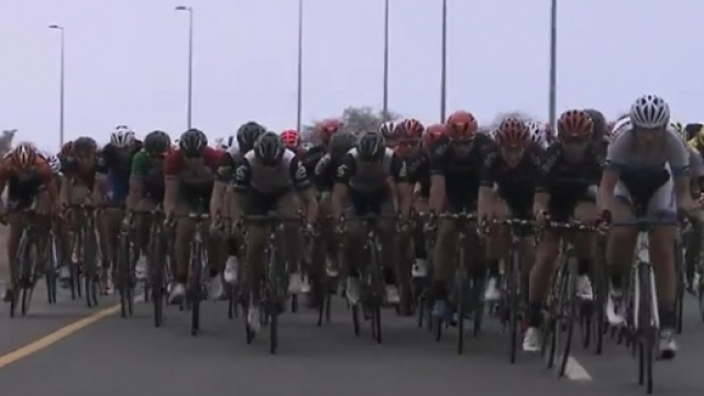 Il gruppo nella terza tappa del Tour of Oman
