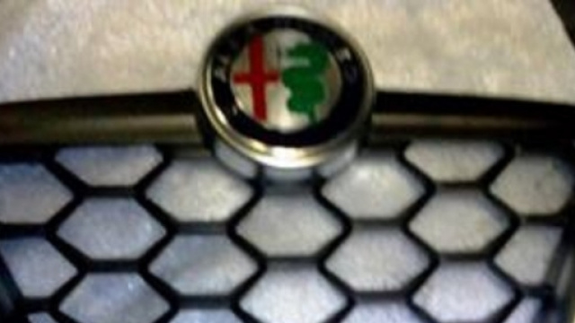 Alfa Romeo Giulietta restyling 2016: lo scudetto