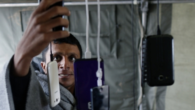 Mezzo mondo con il telefonino per navigare sul web