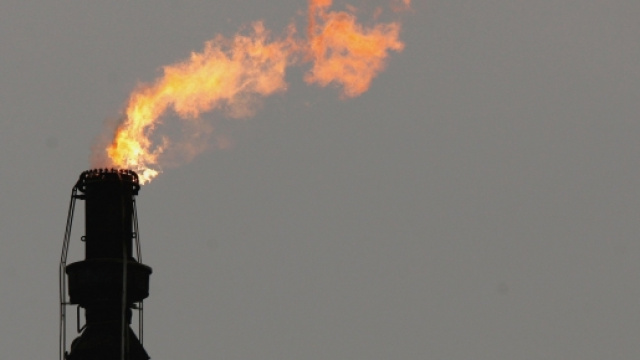 Cause della discesa del prezzo del petrolio