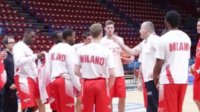 I giocatori di Milano a rapporto con il coach