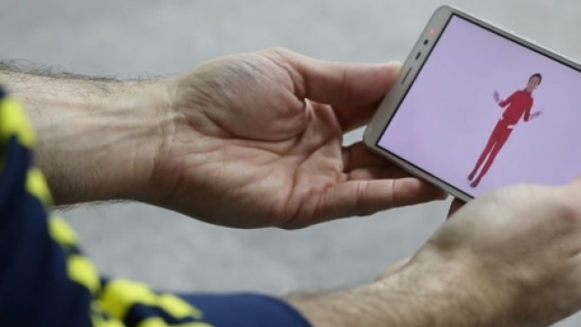Il Xiaomi Mi5 nelle mani di Hugo Barra