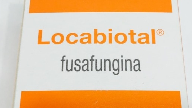 Fusafungina (Locabiotal), antibiotico spray.