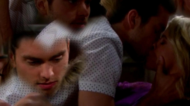 Thomas e Caroline a letto insieme