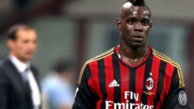 Balotelli beccato dai tifosi del Napoli.