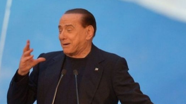 Silvio Berlusconi in un comizio
