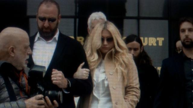 Kesha all'uscita del Tribunale, dopo il processo