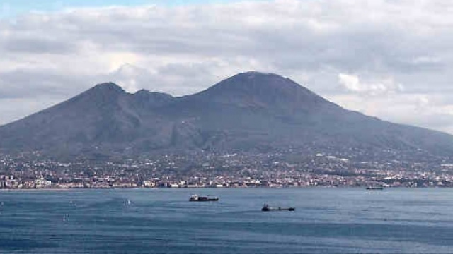 Terremoto a Napoli, trema il Vesuvio ma &egrave; un falso