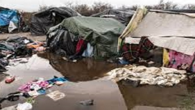 La " giungla" di calais, che ospita 4000 migranti