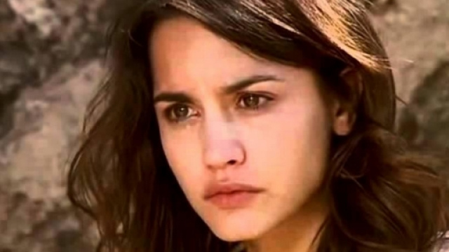 Megan Montaner nei panni di Pepa