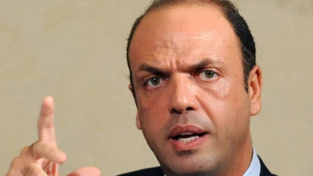 Angelino Alfano indagato per abuso d'ufficio
