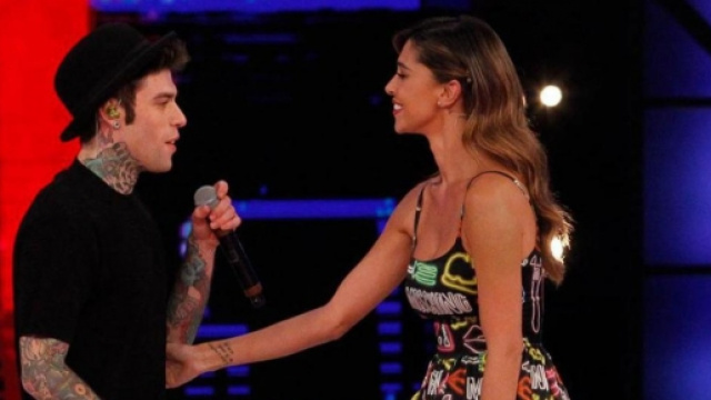 Fedez mentre discute con Belen.