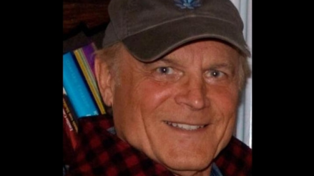 L'attore Terence Hill protagonista in Don Matteo