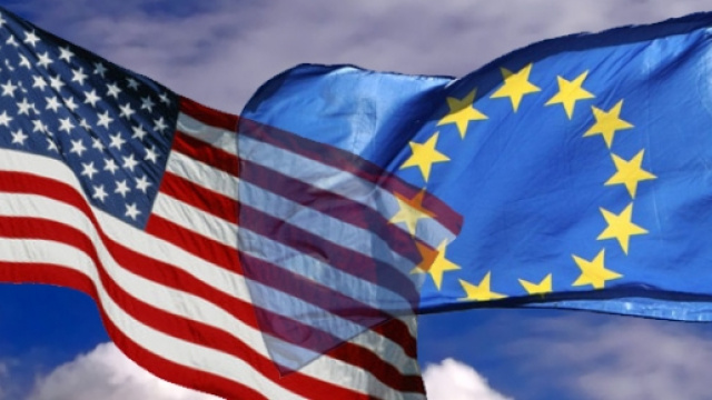Le bandiere dell'Unione Europea e dell'America
