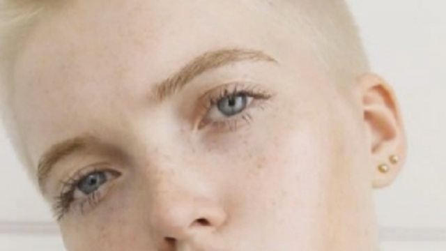 Tagli capelli XXS 2016: semi rasato di Ruth Bell