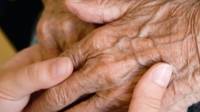 Badante picchia anziano ad Avellino