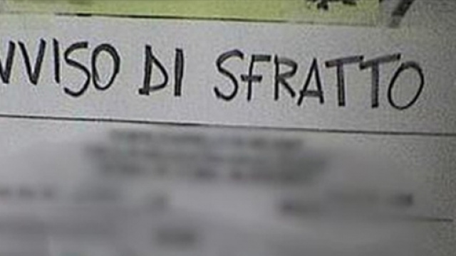 famiglia sfrattata a casoria provincia(NA)