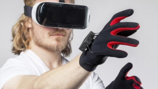 I futuristici cyber guanti Sony