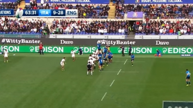 L'Italia di rugby impegnata contro l'Inghilterra