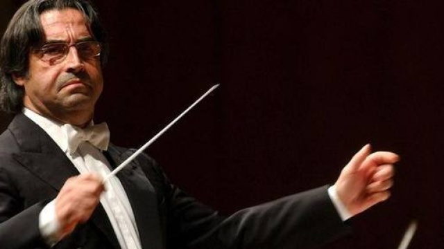 Riccardo Muti dirige l'orchestra