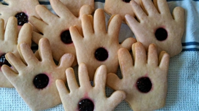 Ecco i famigerati biscotti di Padre Pio.