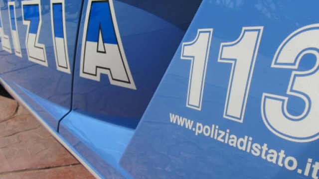 Una volante della Polizia di Stato