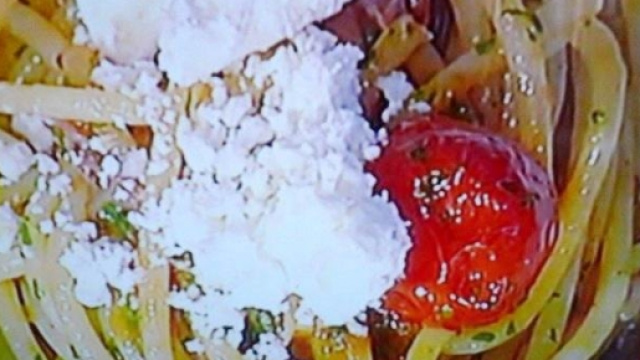 Spaghetti con rag&ugrave; di crudo e quartirolo