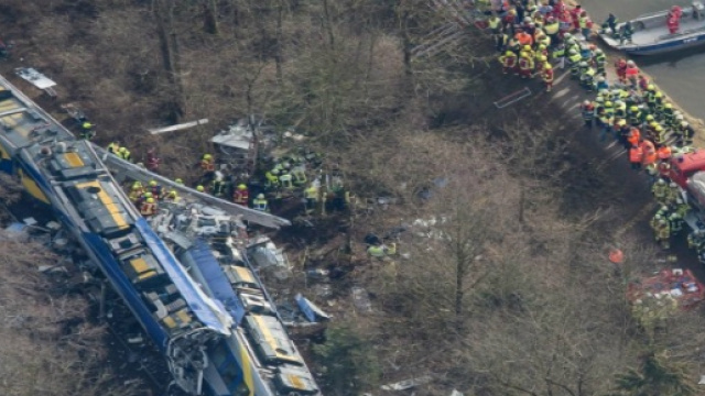 Fotografia dall'alto dello scontro dei due treni