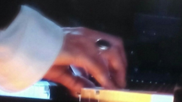 La mano di Bosso mentre suona il piano.