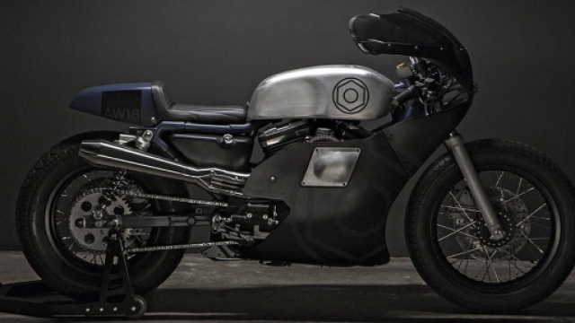 AW16 by Wrenchmonkees. Su base Harley Sposter 883