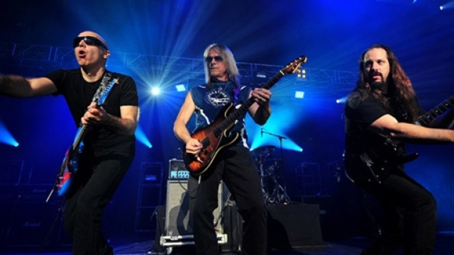 Joe Satriani durante un concerto