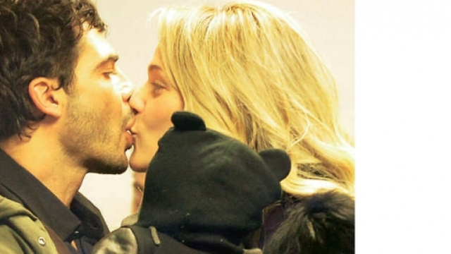 Marco Bocci e Laura Chiatti innamorati a Roma.