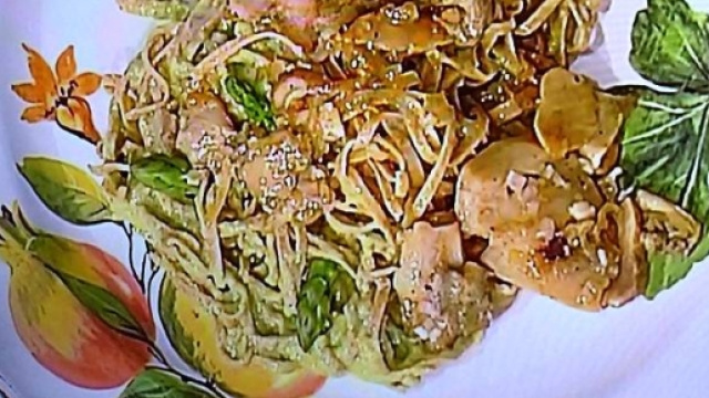 Ricetta tagliatelle con crema di asparagi e funghi