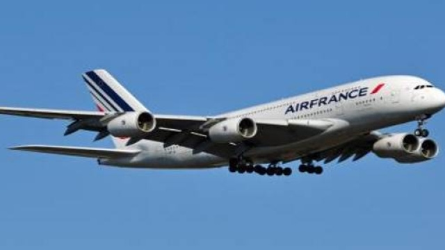 voyage Istanbul-Paris avec fille baggage &agrave; main