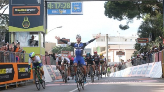 Lo sprint di Gaviria - Foto Ansa/Peri Zennaro