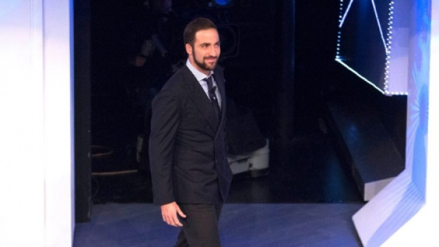 Gonzalo Higuain a C'&egrave; Posta per Te