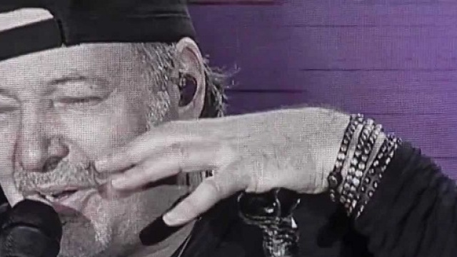 Vasco Rossi acclamato alla prima del film