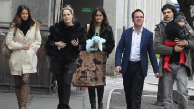 Laura Chiatti col marito a passeggio per Roma