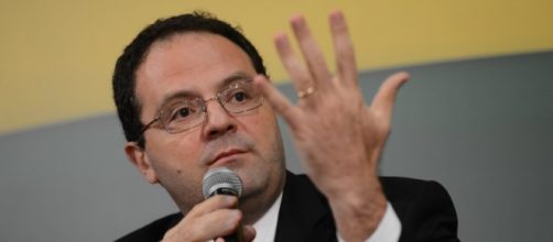 Ministro vai demitir servidore p&uacute;blicos