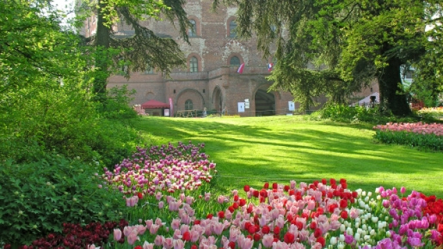 Il castello di Pralormo in primavera