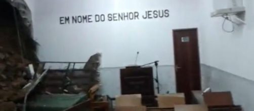 Enchente em igreja (Foto: Reprodu&ccedil;&atilde;o)