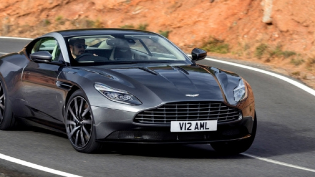 Aston Martin presenta la DB11 a Ginevra